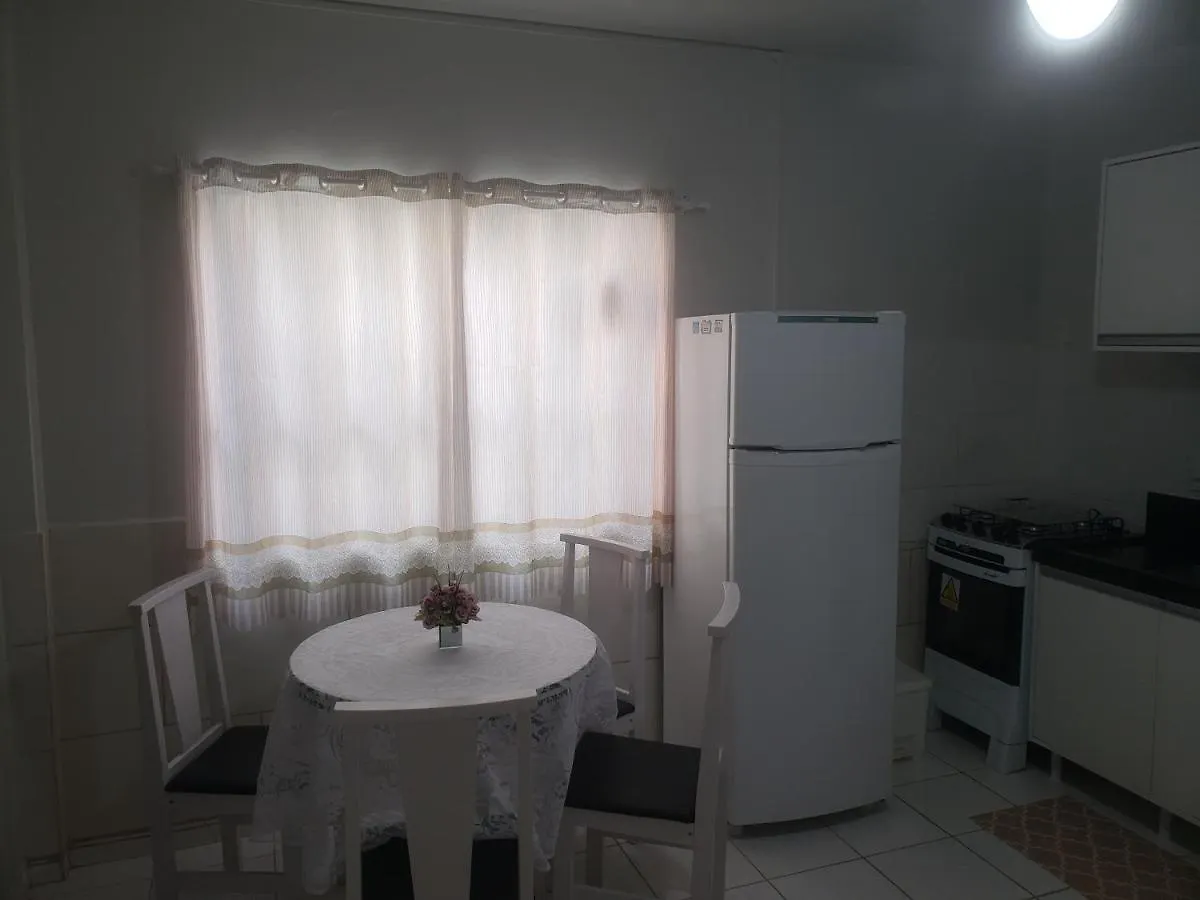 Apto 1 Quarto, Centro De Bombinhas, 130 Metros Da Praia.