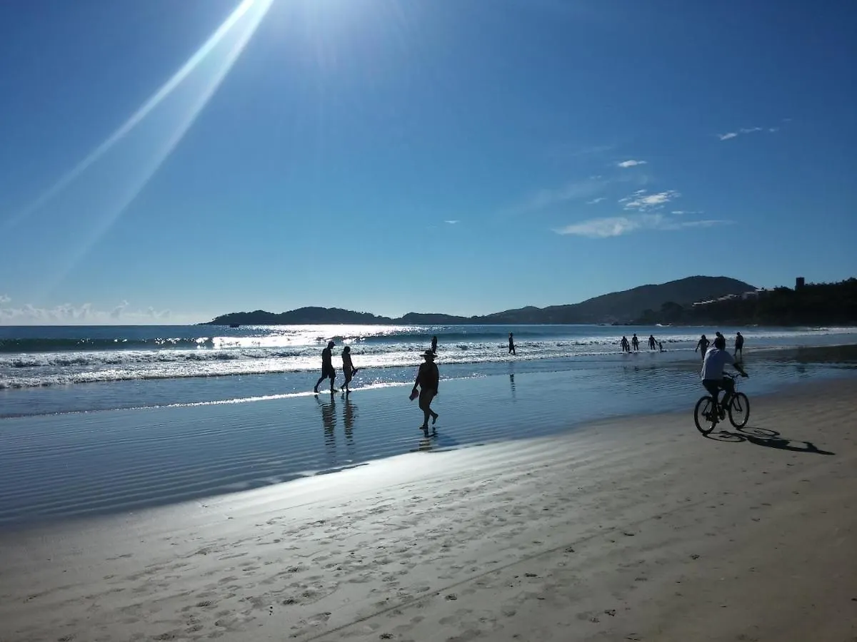 Apto 1 Quarto, Centro De Bombinhas, 130 Metros Da Praia.